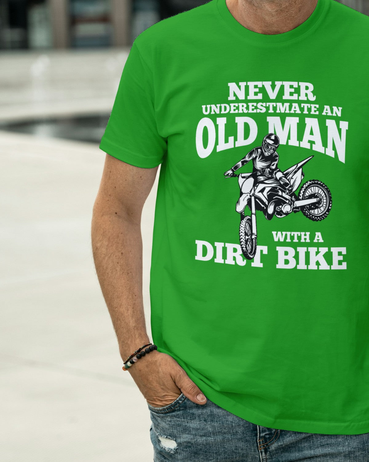 NEBER UNDERSTMATE AN OLD MEN Classic Crew T-Shirt(FLAG GREEN)